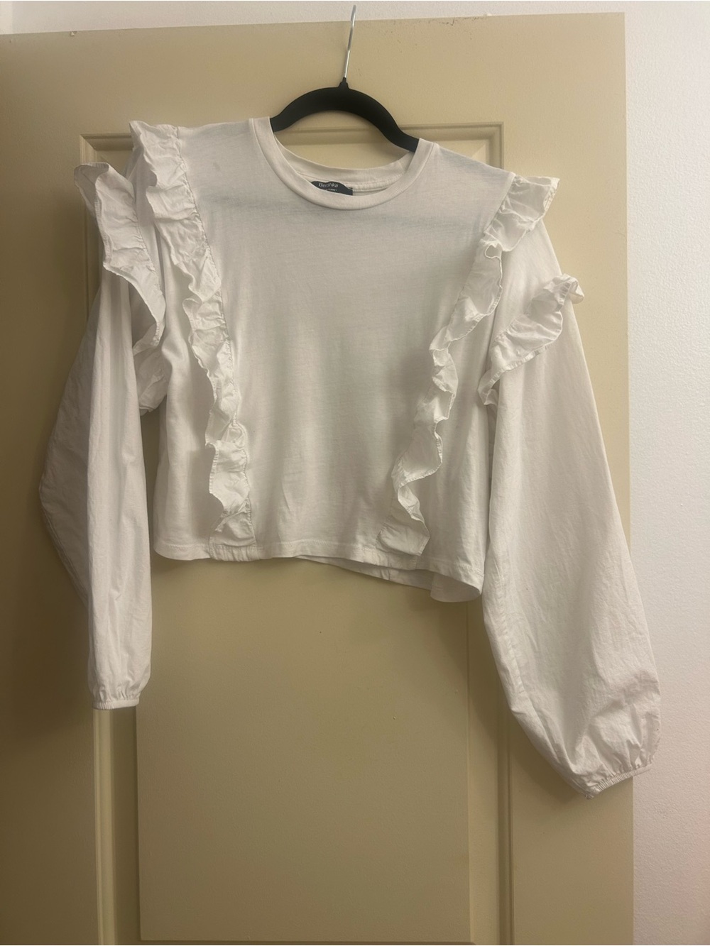 White Ruffle Long-Sleeve Crop Top - Women